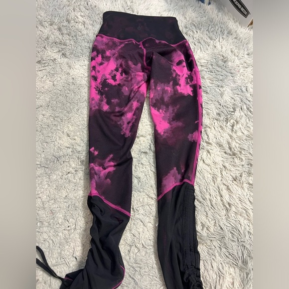 Lululemon Sweaty Endeavor Tight Blooming Pixie Raspberry Black Size 6 - Picture 10 of 16